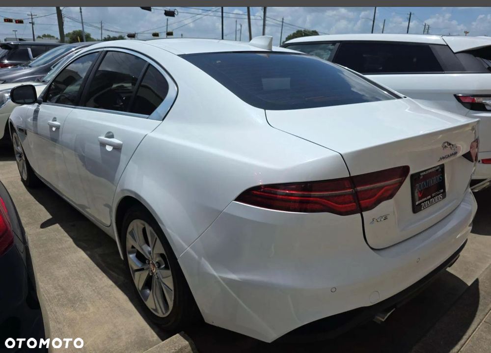 Jaguar XE P250 R-Dynamic SE - 4