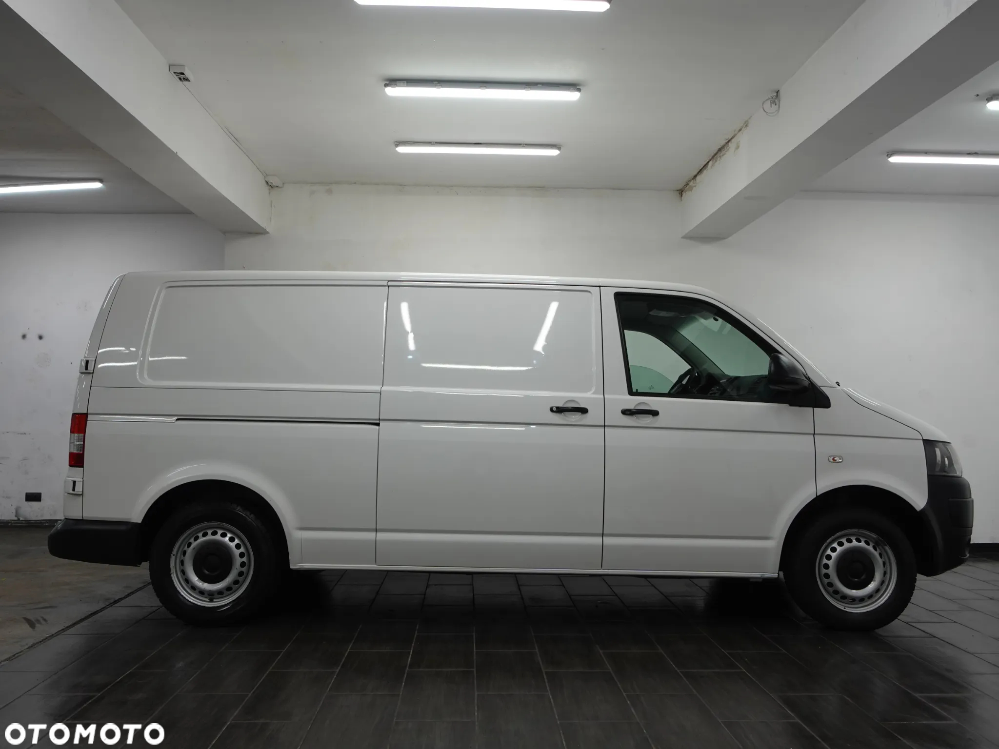 Volkswagen Transporter - Long - 11