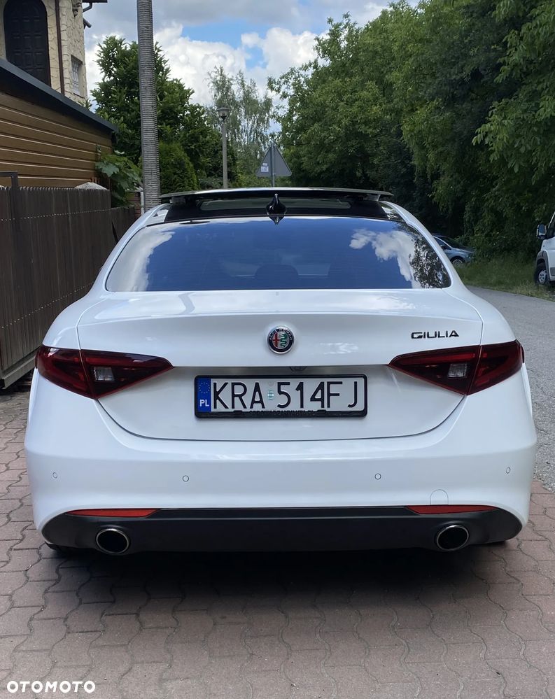 Alfa Romeo Giulia - 5