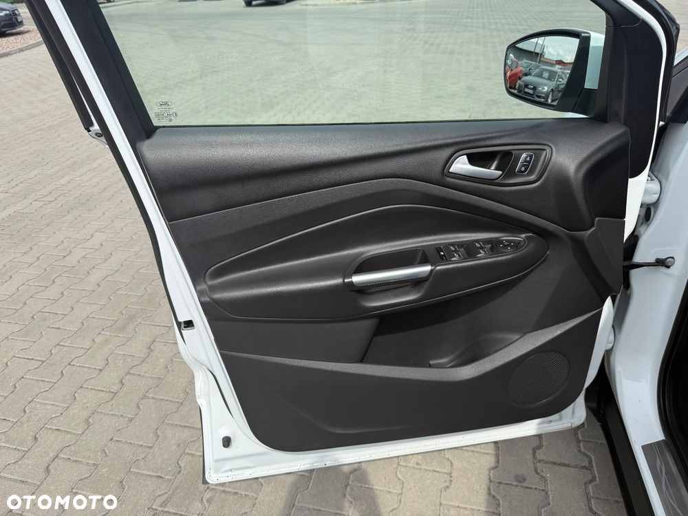 Ford Kuga 1.5 EcoBoost 2x4 Titanium - 19