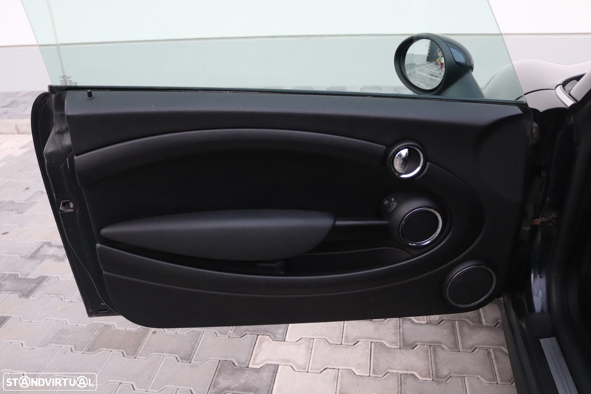 MINI 3 Portas One D - 24