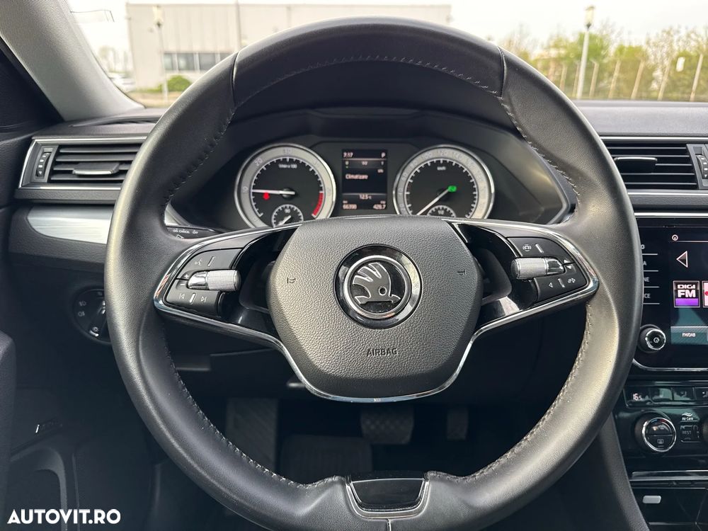 Skoda Superb 2.0 TDI DSG Ambition - 19