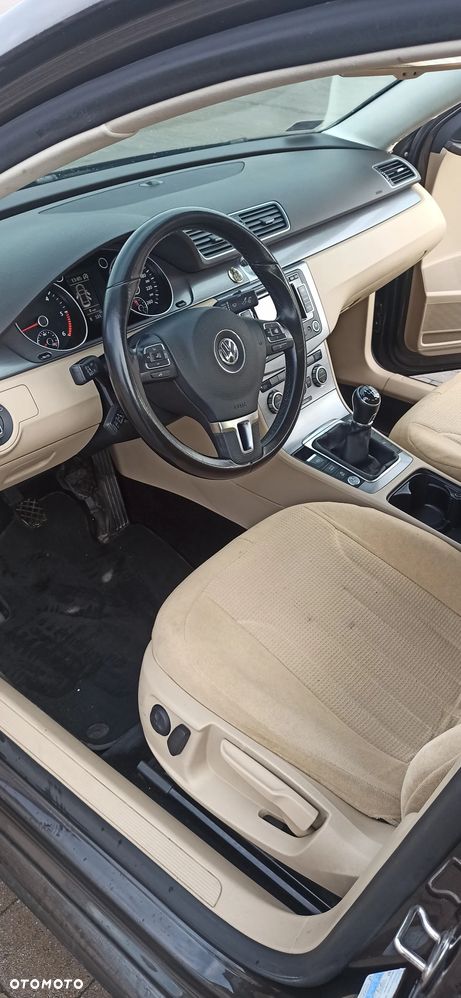 Volkswagen Passat 2.0 TDI Comfortline - 4