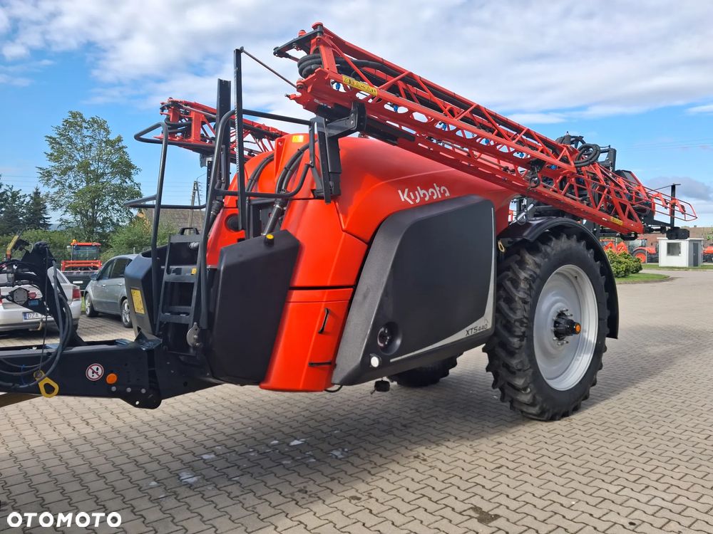 Kubota XTS4 - 2