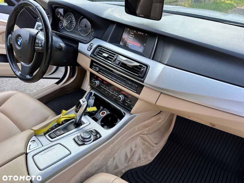 BMW Seria 5 520d xDrive - 13