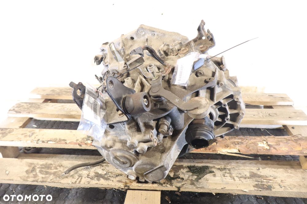 SKRZYNIA BIEGÓW 6 BIEGOWA TOYOTA YARIS III LIFT 1.4 31115-0D111 - 2