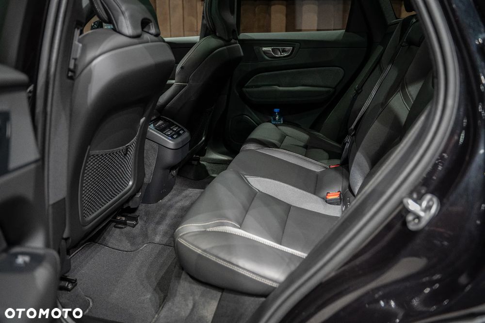 Volvo XC 60 B5 B AWD Ultra Black Edition - 13
