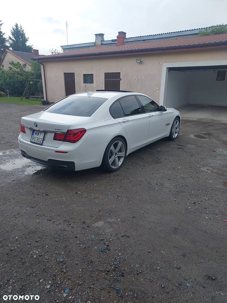 BMW Seria 7 740i - 4