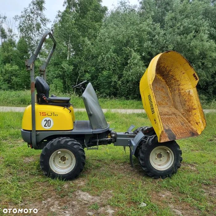 Wacker Neuson 1501 Wozidło 4x4  Budowlane-Ogrodnicze-rolnicze. Transporter 1,5 tony o bardzo małych gabarytach. Obrotowa Paka. Maszyna jak Nowa Pochodzi z gospodarstwa Norweskiego! Zaledwie 1000mtg. Rok 2016. Serwisowana w DEKRA Norweska BMWT. Ani Deka Luzów i wycieków. Mała zgrabna maszyna. Moc i wydajność Potężna. Komfort pracy. Napęd HYDROSTATIC. OKAZJA Silnik Yanmar 3 cyl. - 3