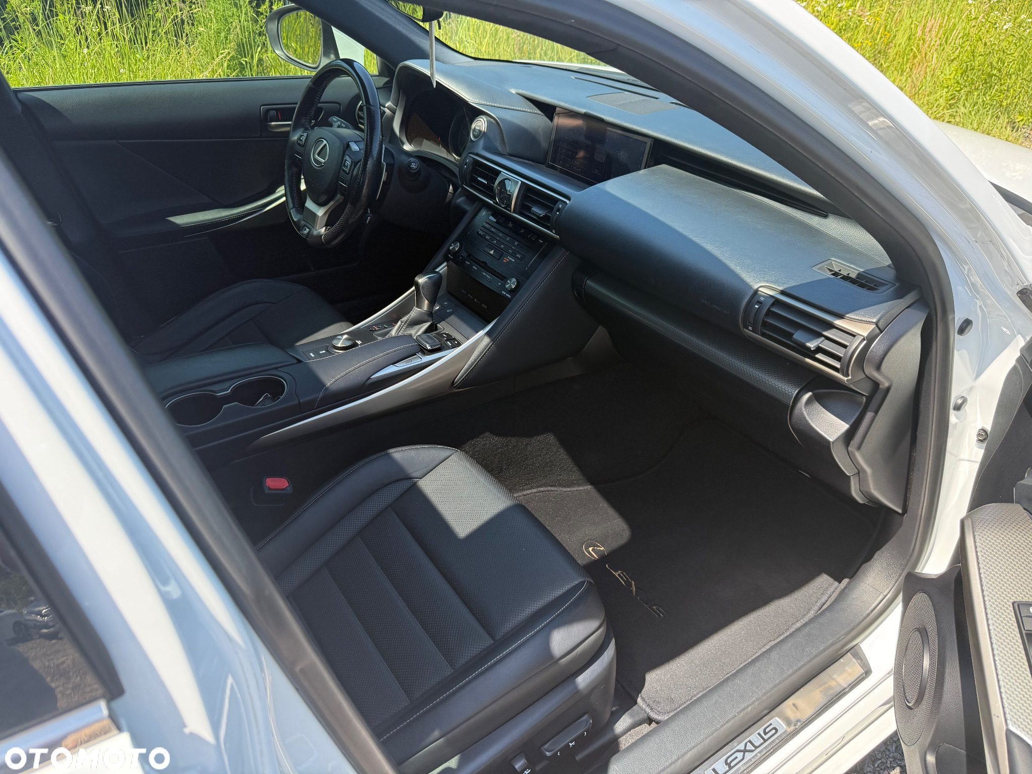 Lexus IS 200t / 300 F Sport - 14