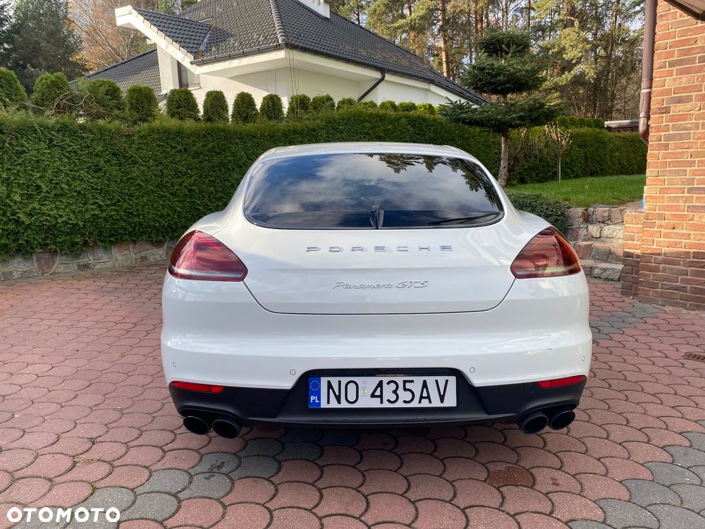Porsche Panamera - 4
