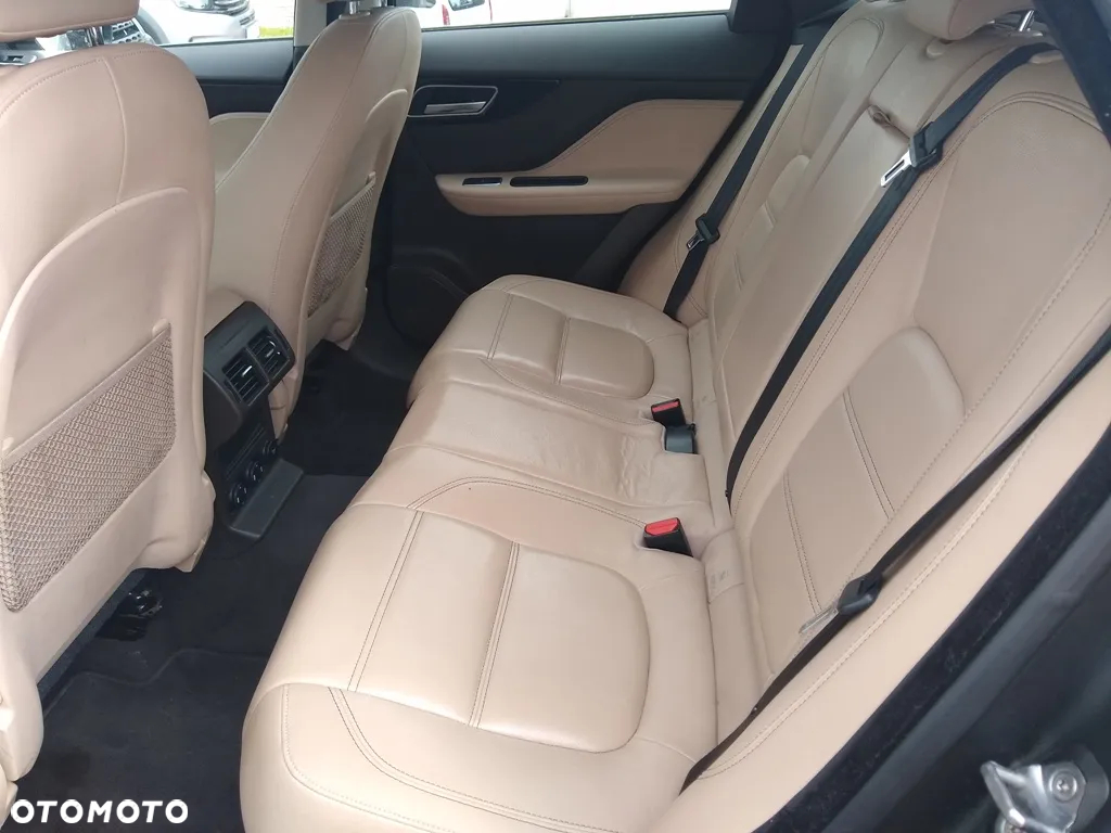 Jaguar F-Pace 2.0 i4D AWD Prestige - 8