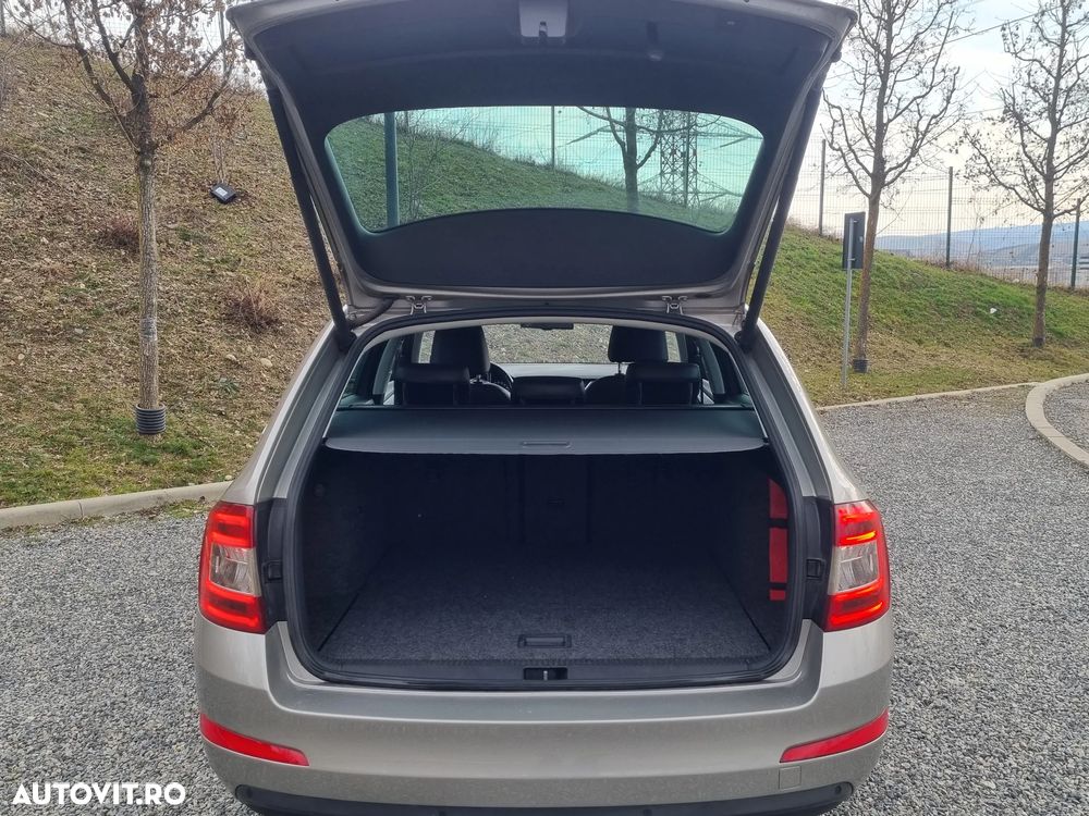 Skoda Octavia 2.0 TDI Green tec Elegance - 10