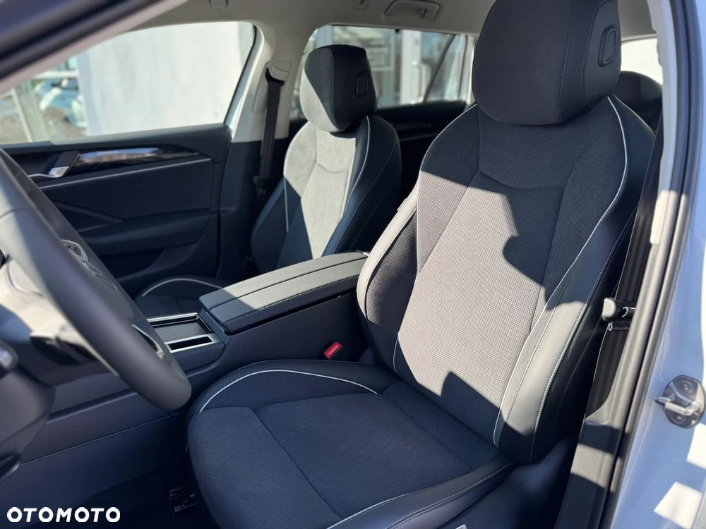 Volkswagen Passat 2.0 TDI SCR Elegance DSG - 12
