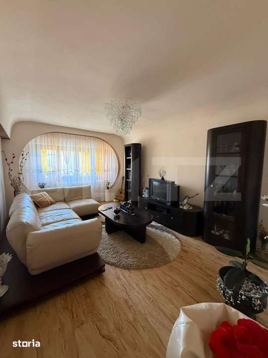 Apartament cu 4 camere, decomandat, zona 9 Mai - Imagine principală: 2/10