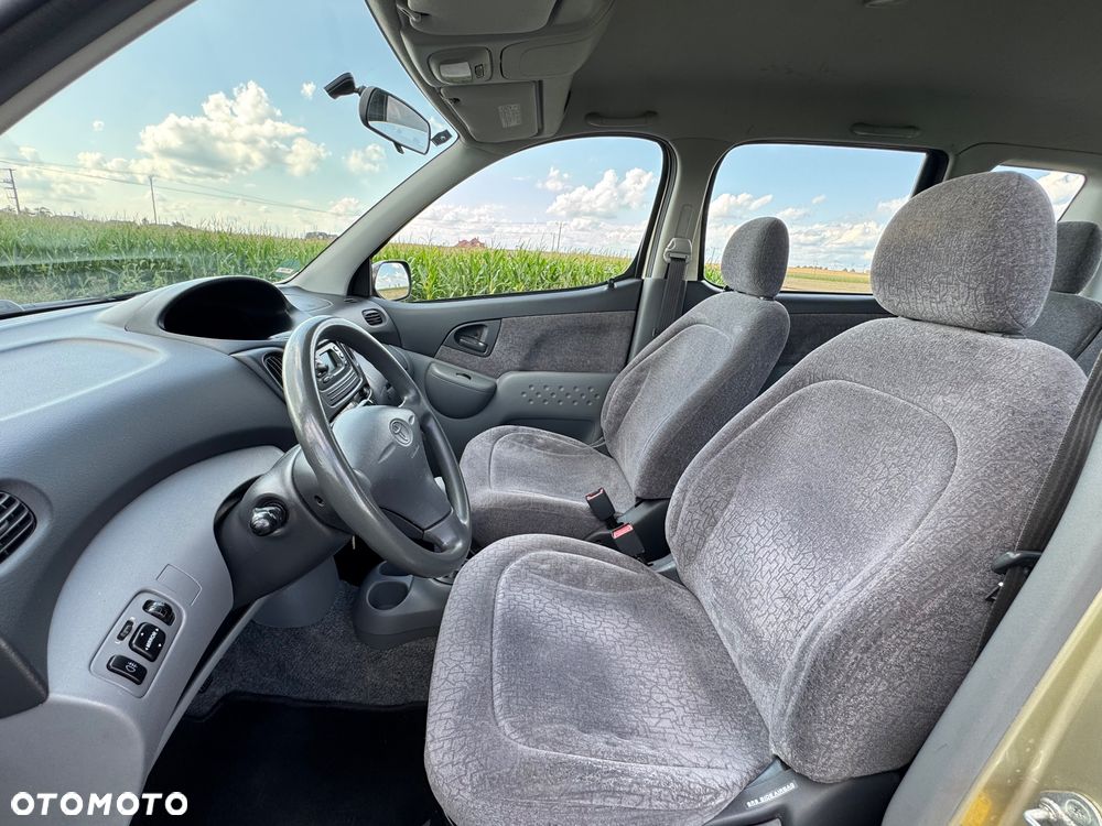 Toyota Yaris Verso 1.3 Sol - 6