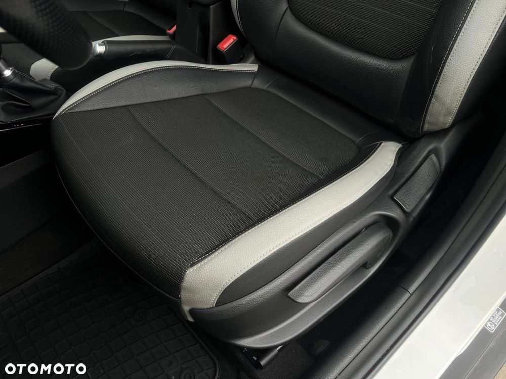 Kia Stonic 1.2 L - 13