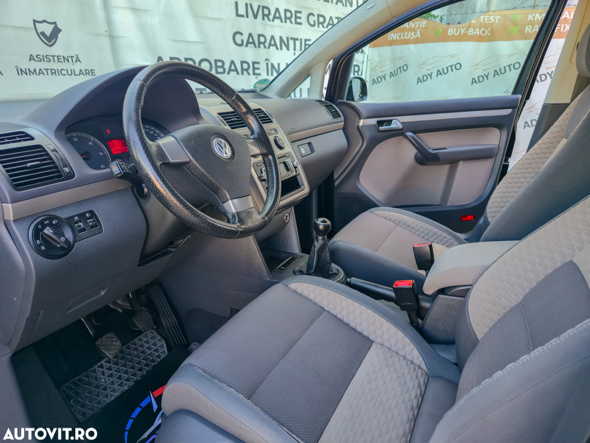 Volkswagen Touran 2.0 TDI Comfortline - 10