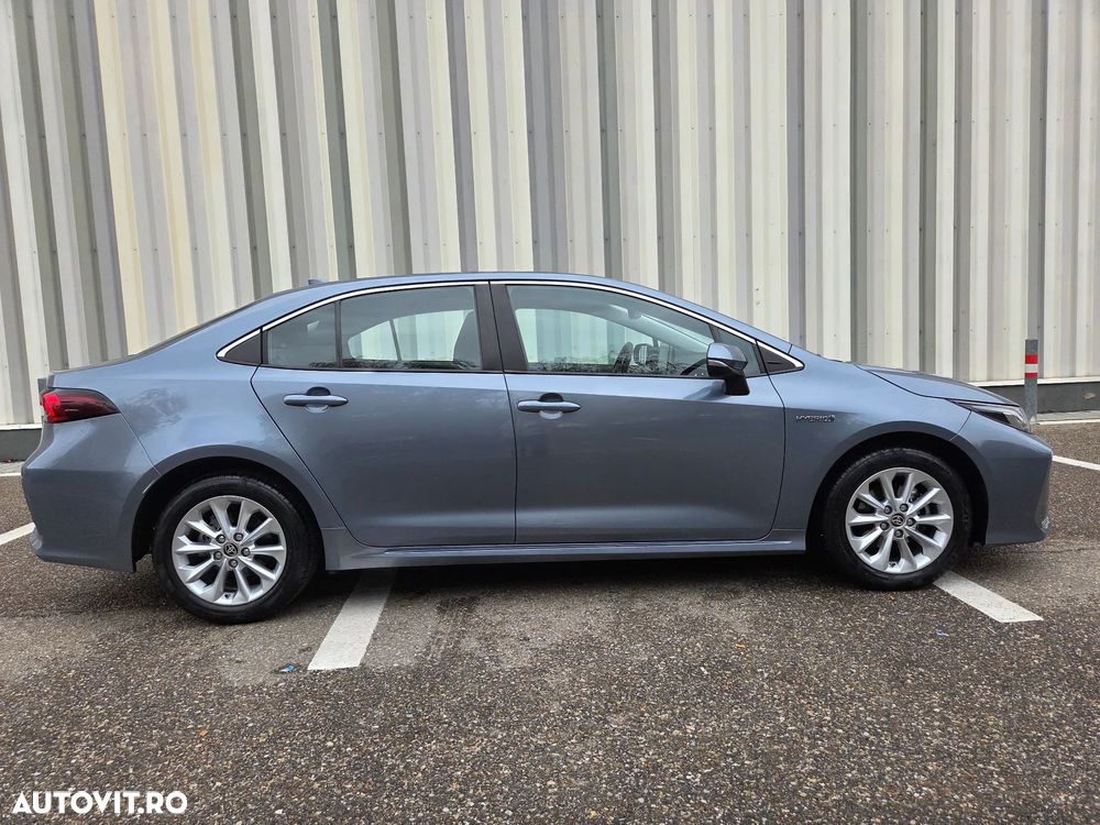 Toyota Corolla Sedan 1.8 HSD Dynamic - 18