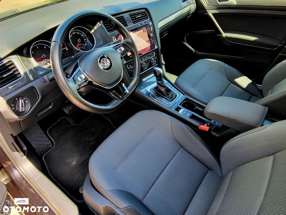 Volkswagen Golf - 32