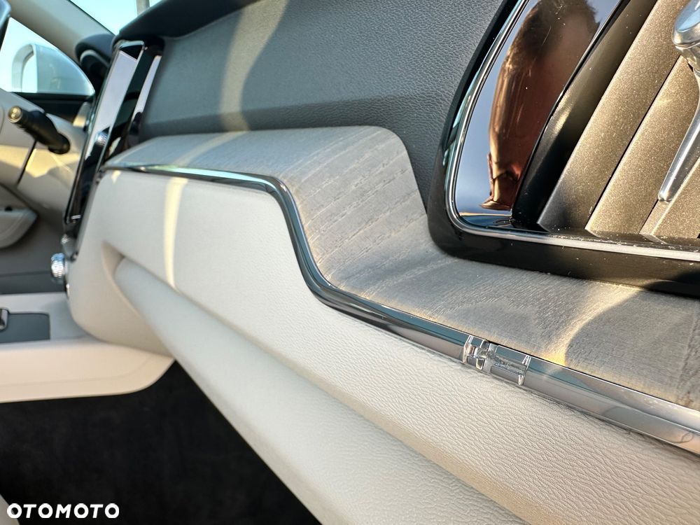 Volvo XC 60 B5 B AWD Plus Bright - 33