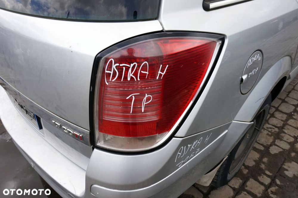 LAMPA TYLNA PRAWA ASTRA III H KOMBI  OPEL 2004-2006 - 1
