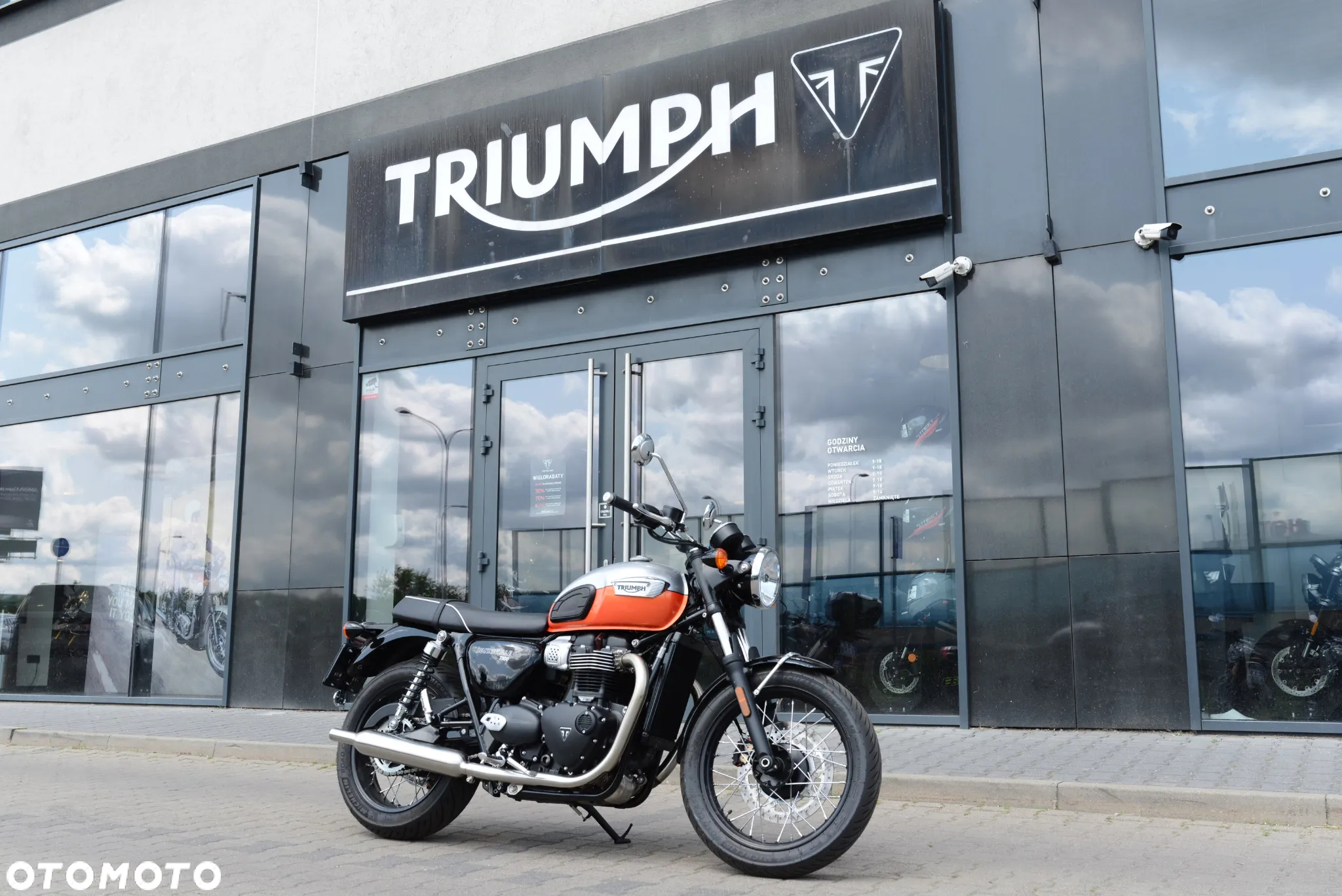 Triumph Bonneville - 16