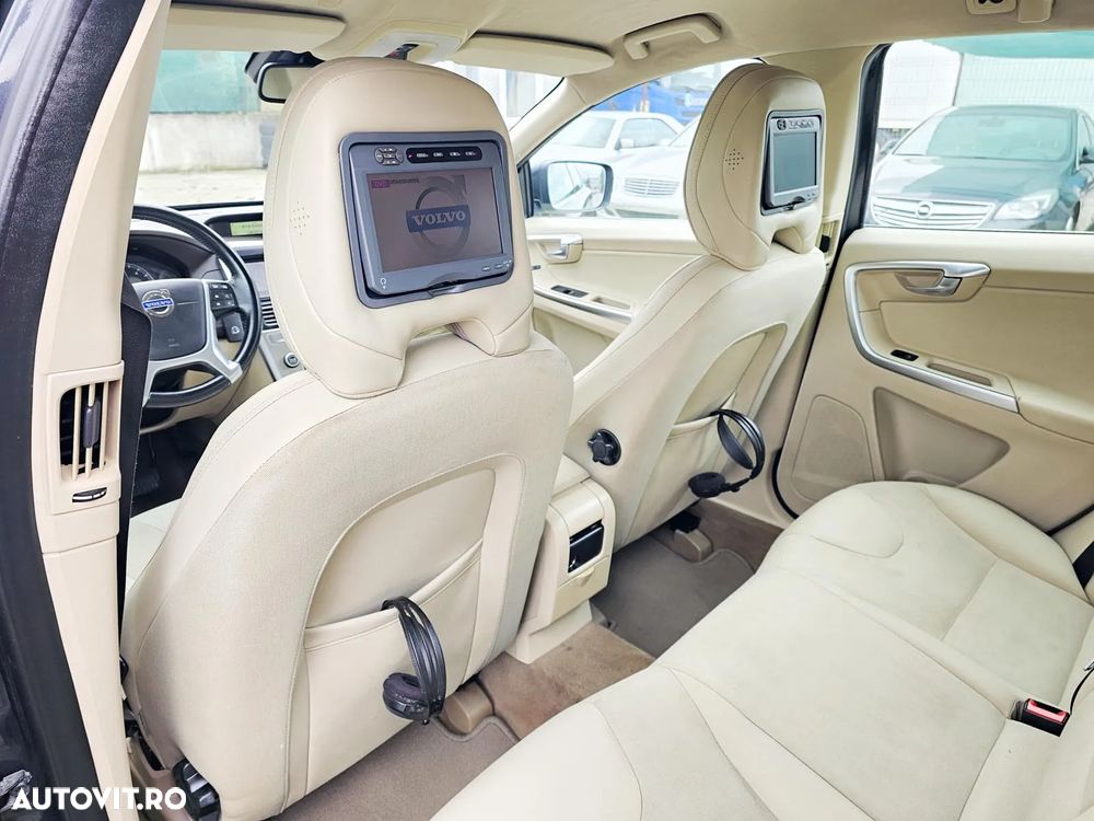 Volvo XC 60 D3 AWD Aut. Momentum - 9