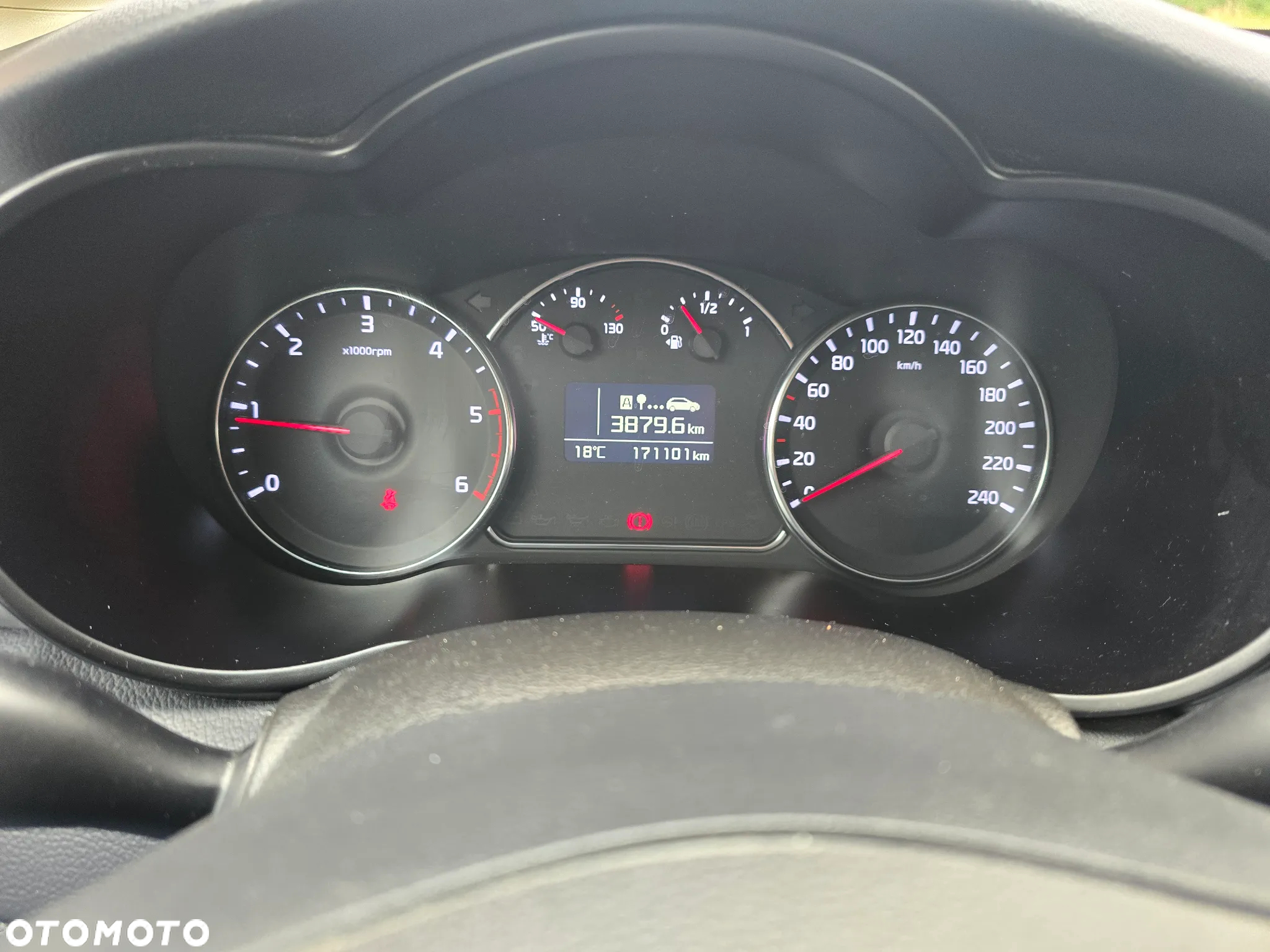 Kia Carens 1.7 CRDi 115 UEFA EURO 2016 - 5