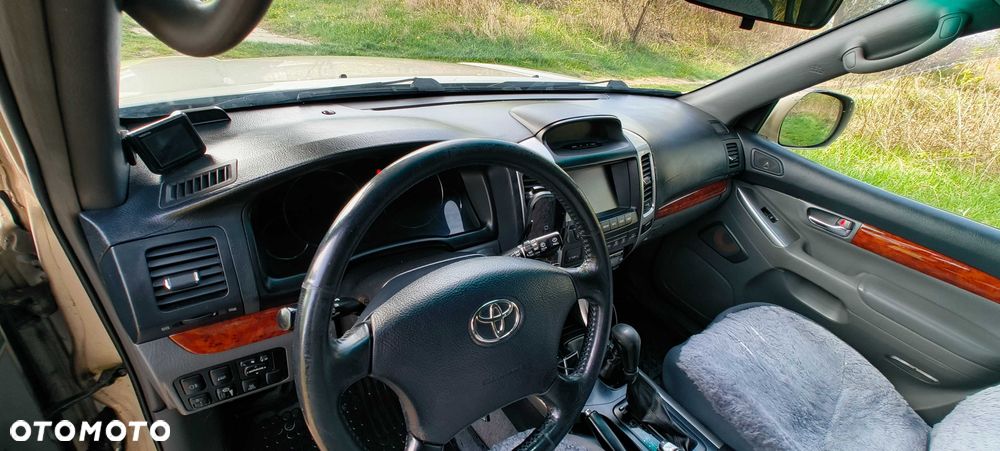 Toyota Land Cruiser - 2