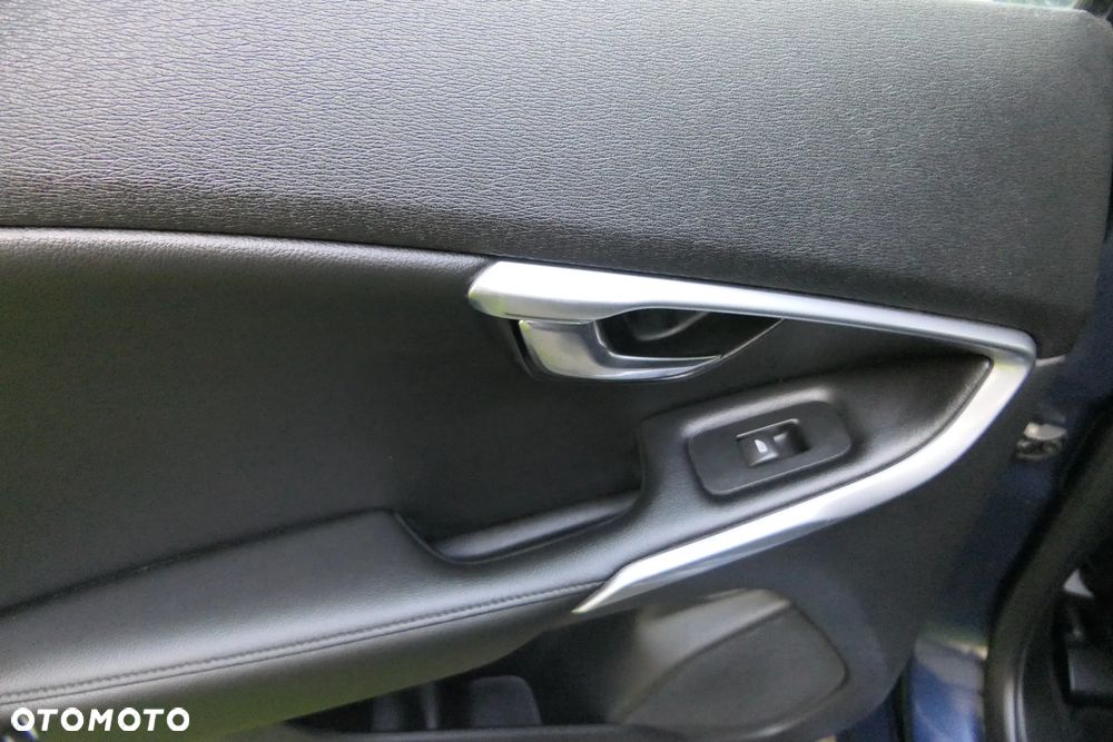 Volvo V40 D4 Summum - 33