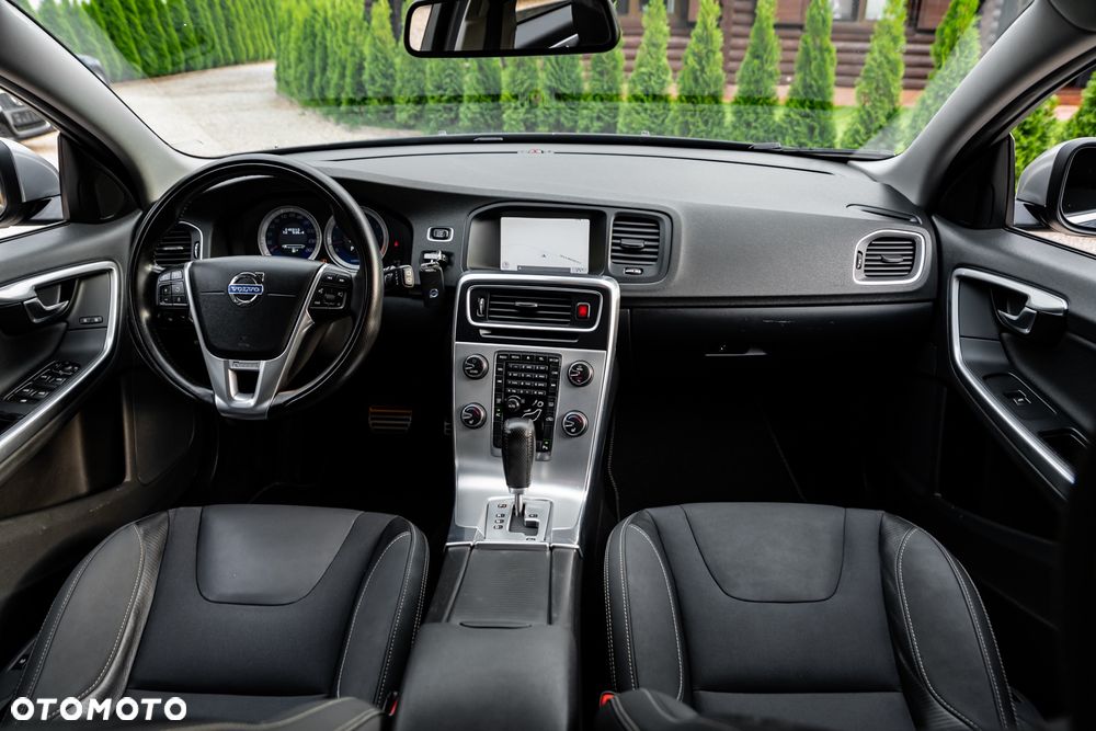 Volvo V60 T6 AWD R-Design - 26