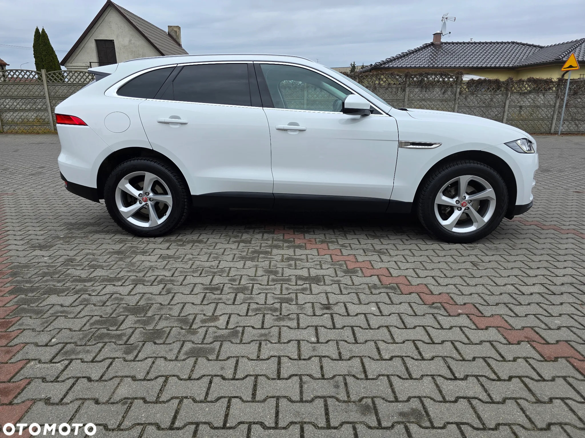 Jaguar F-Pace 2.0 i4D RWD Prestige - 7
