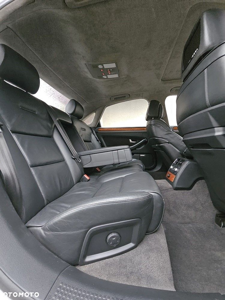 Audi A8 4.2 Quattro - 12
