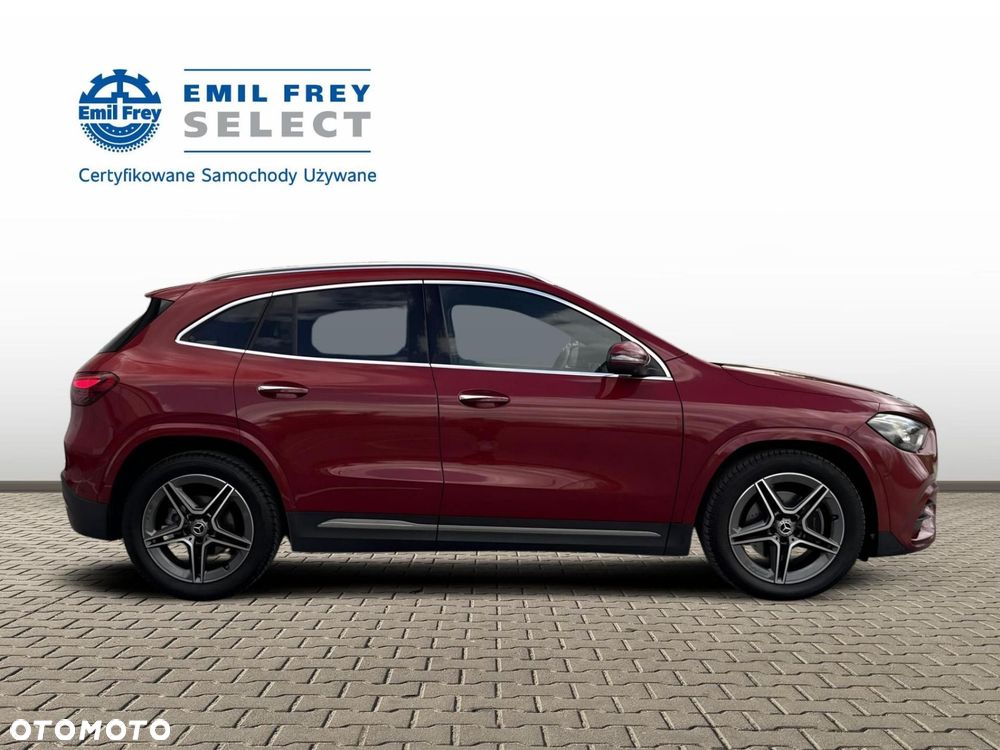 Mercedes-Benz GLA - 8