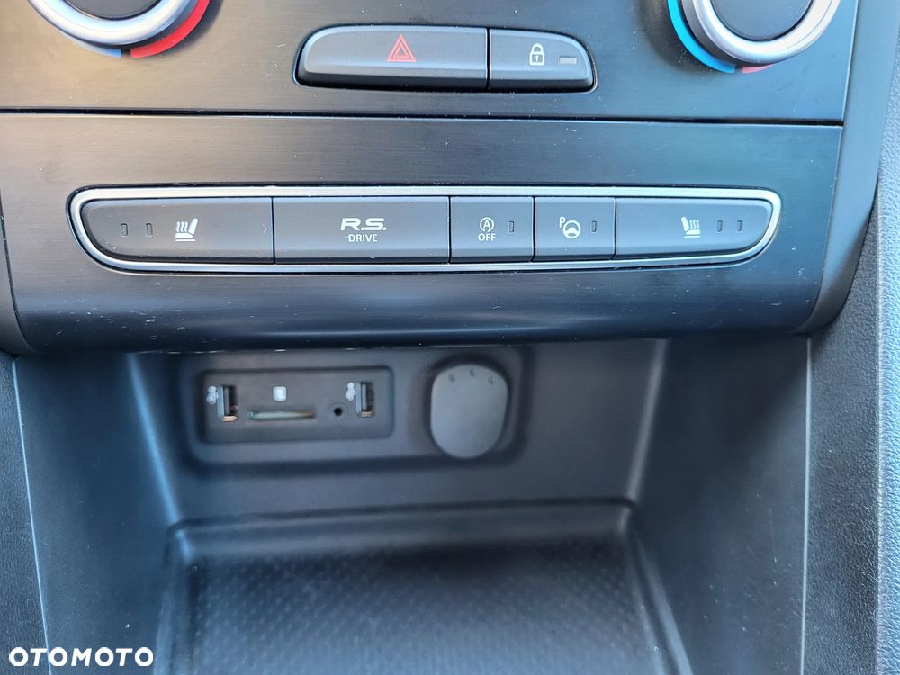 Renault Megane ENERGY TCe 205 EDC GT - 29