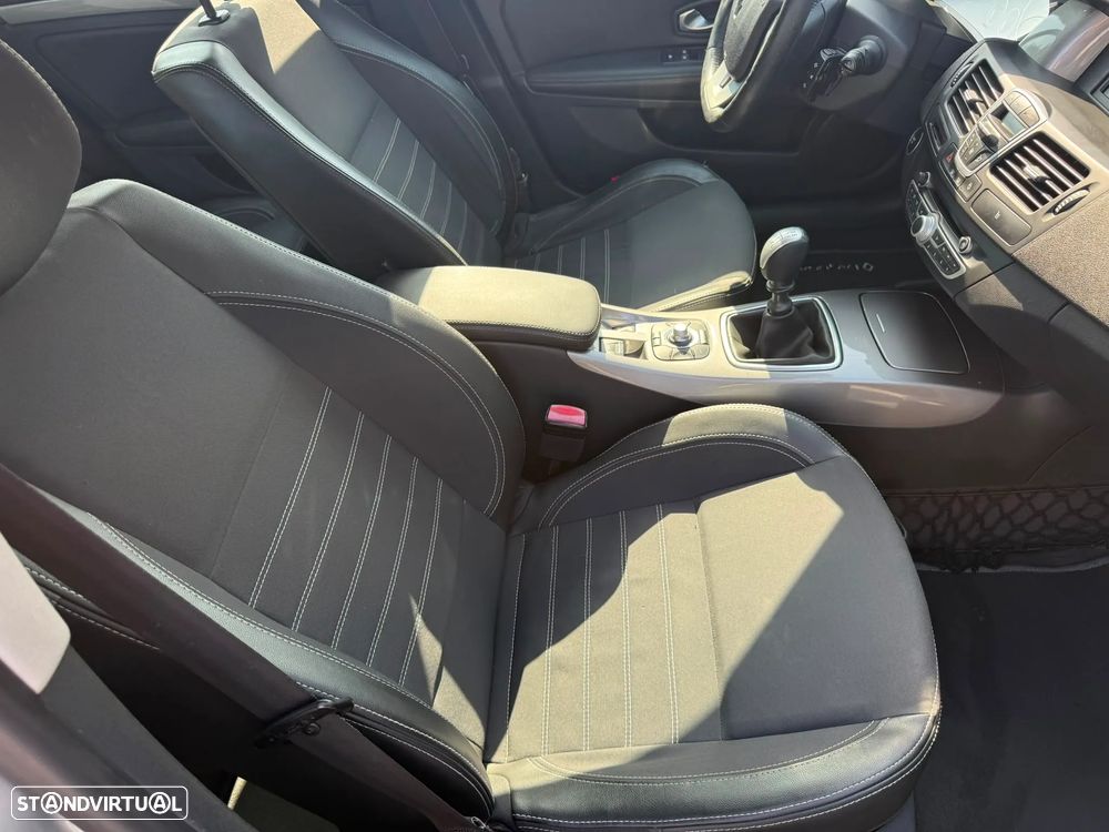 Renault Laguna 1.5 dCi Black Line 109g - 13