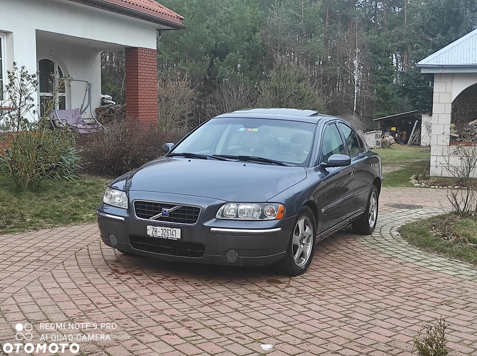 Volvo S60 2.5T AWD Momentum - 1