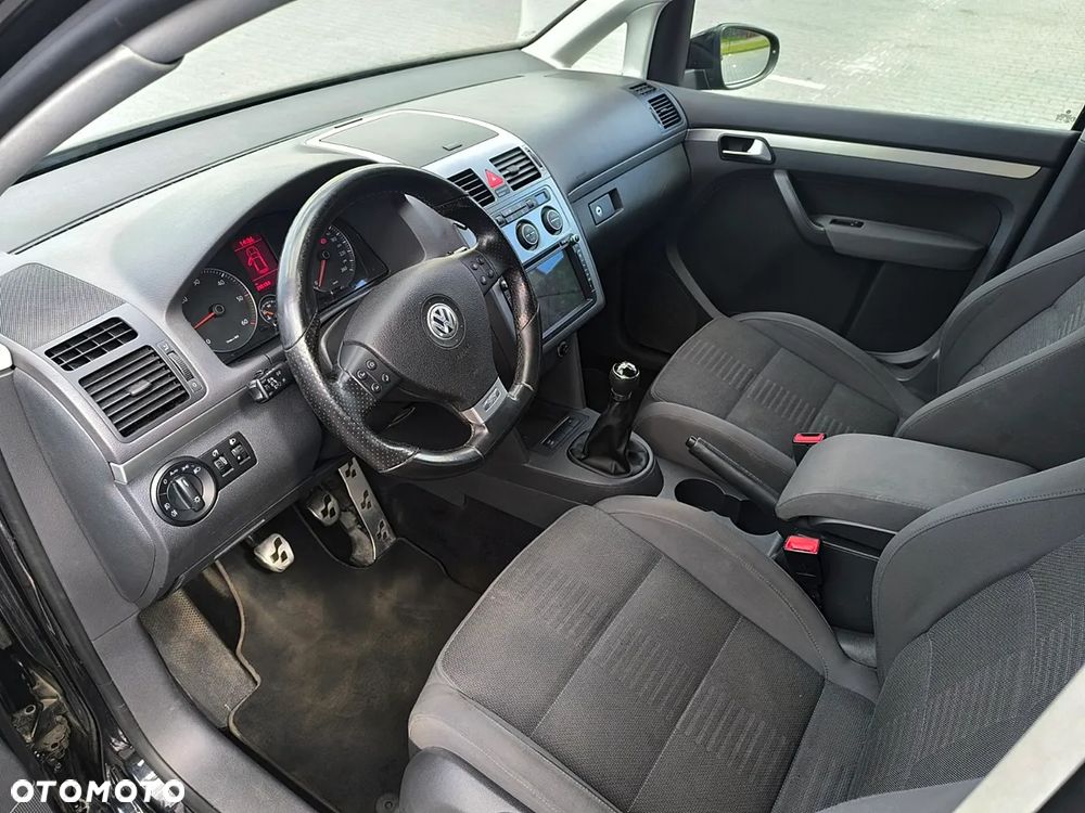 Volkswagen Touran 2.0 TDI DPF Highline - 12