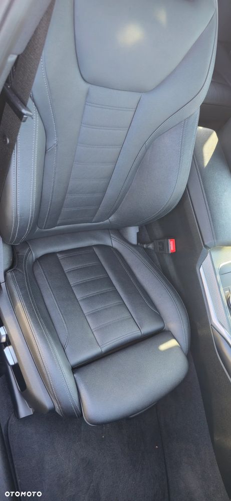 BMW Seria 3 330e M Sport - 31