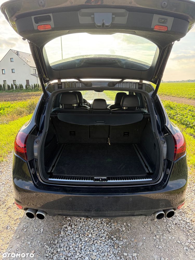 Porsche Cayenne S - 17