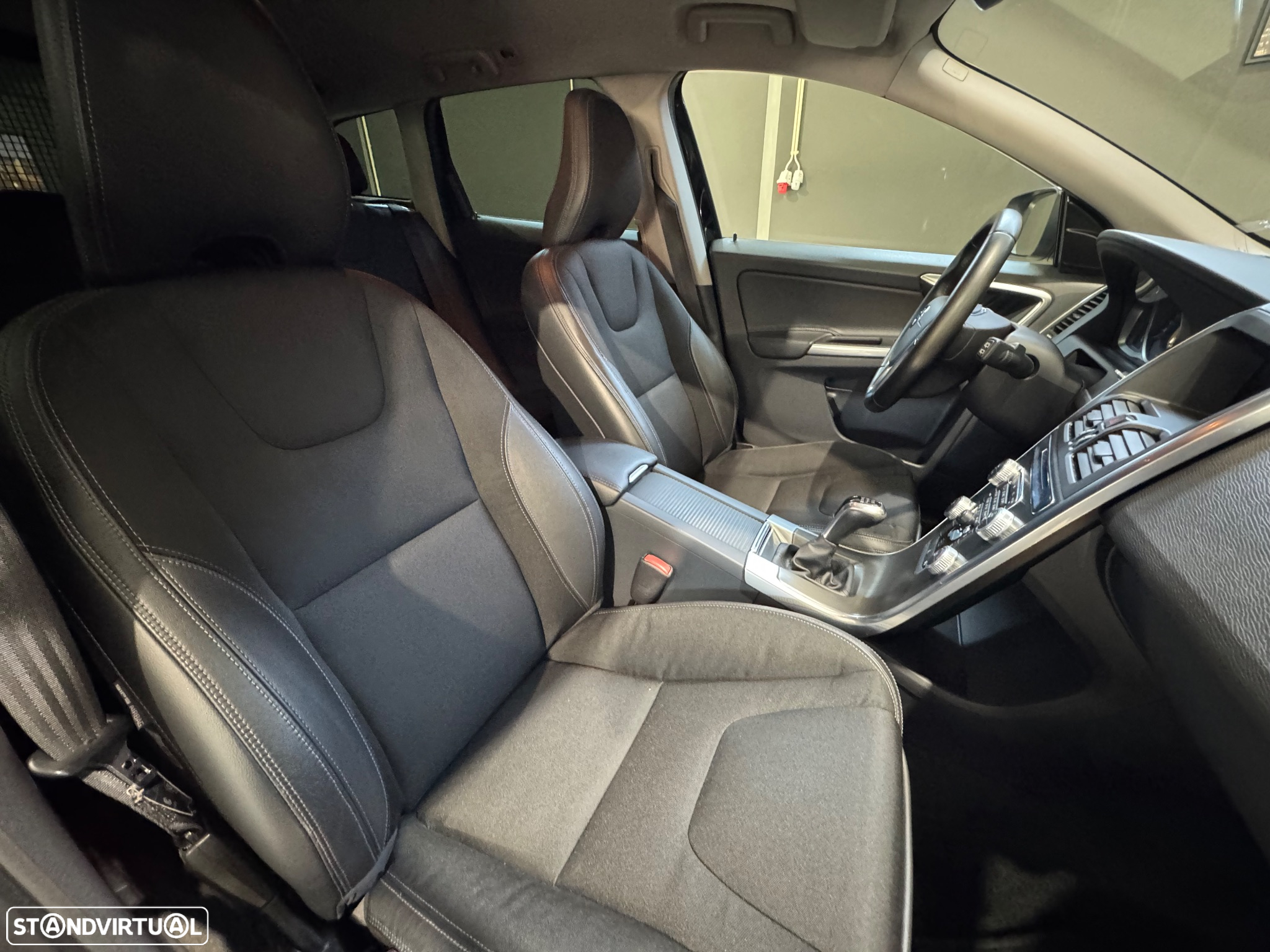 Volvo XC 60 2.0 D4 Momentum - 22