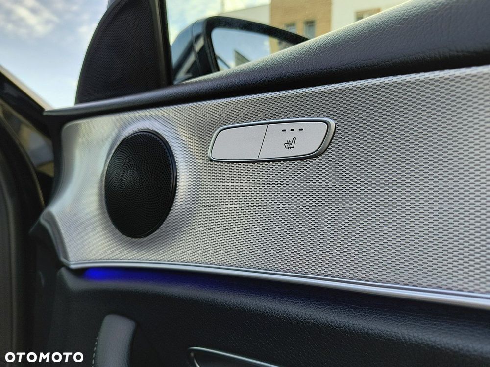 Mercedes-Benz Klasa E 400 4-Matic 9G-TRONIC - 22