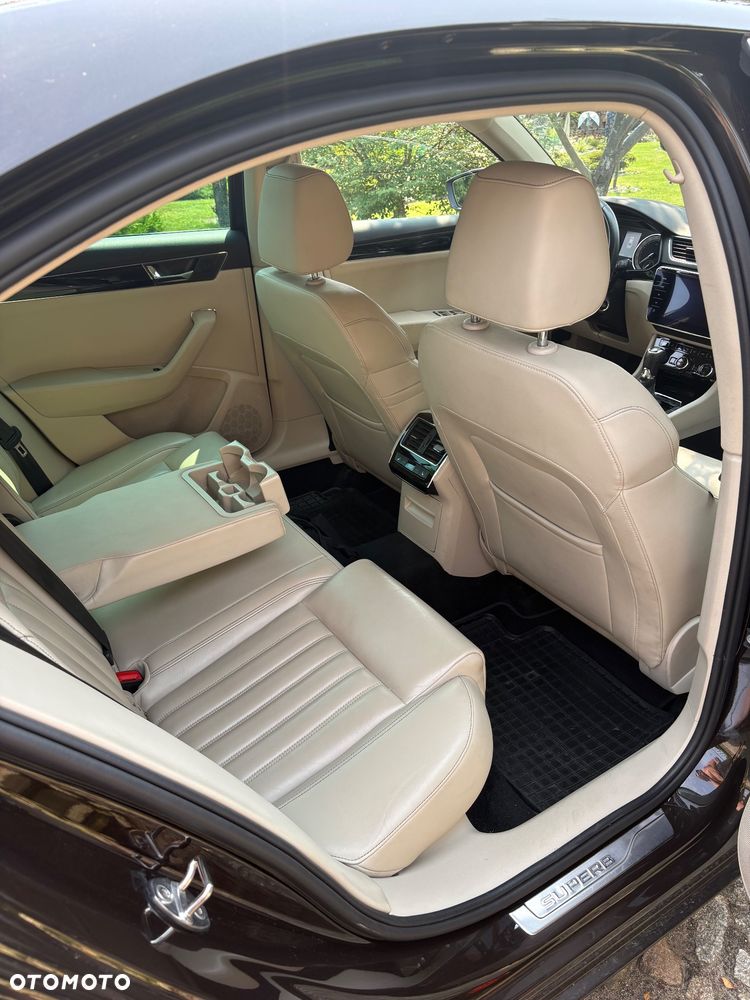 Skoda Superb 2.0 TDI SCR L&K DSG - 9