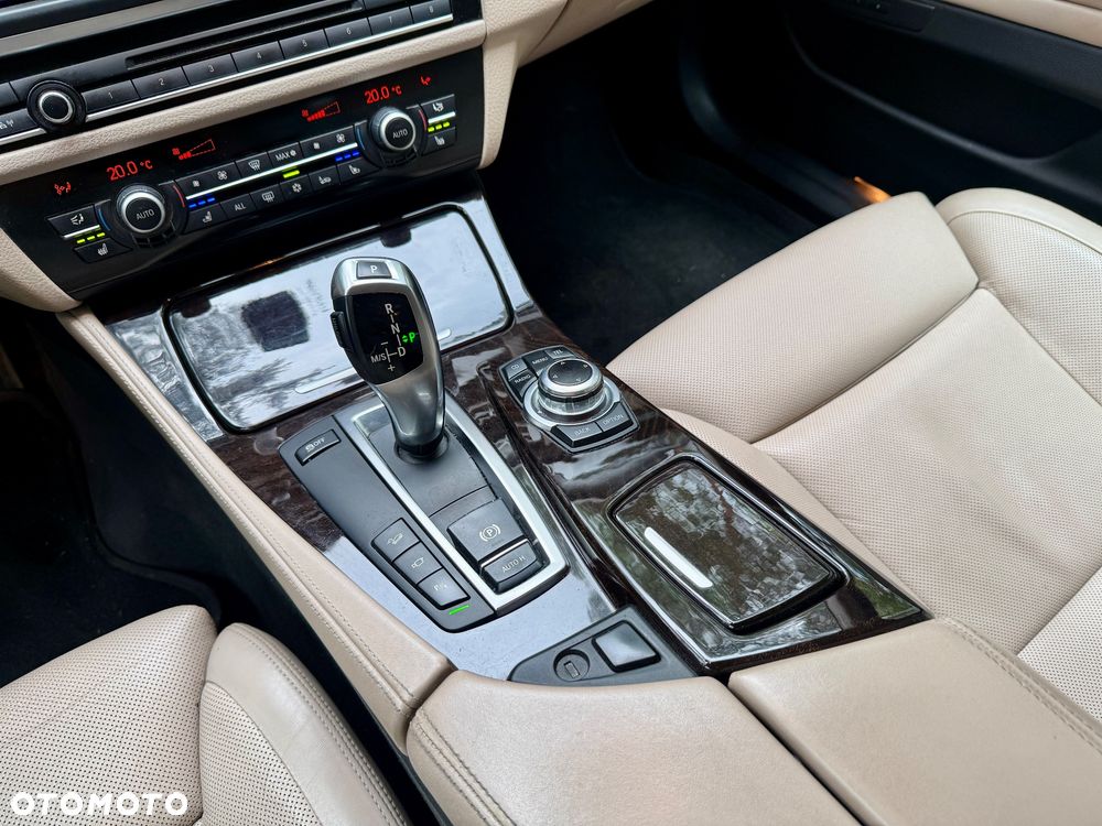 BMW Seria 5 535i xDrive Luxury Line - 26