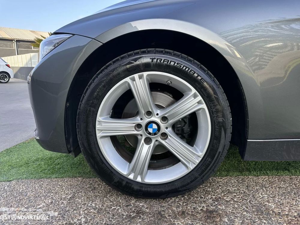 BMW 318 d Sport Line - 22
