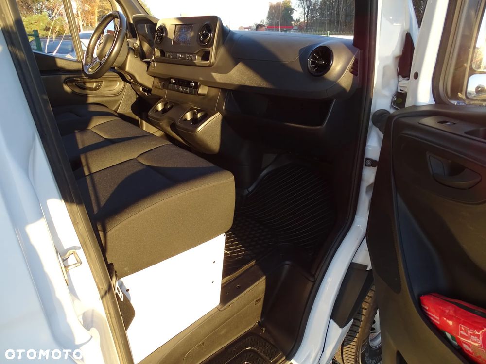 Mercedes-Benz SPRINTER - 16