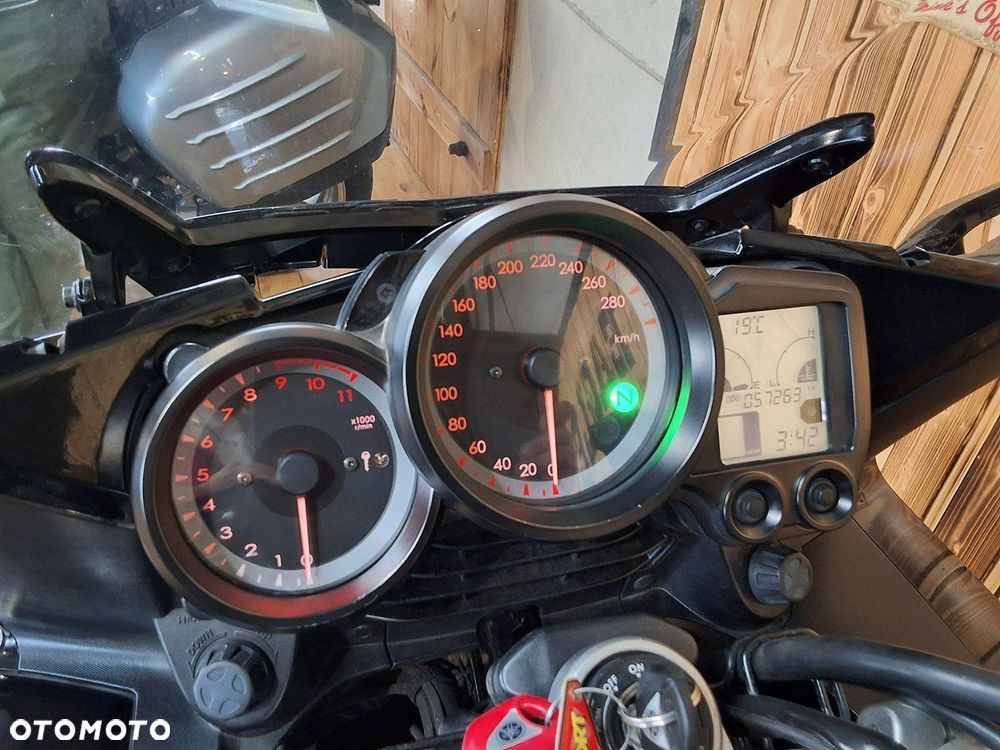 Yamaha FJR - 26