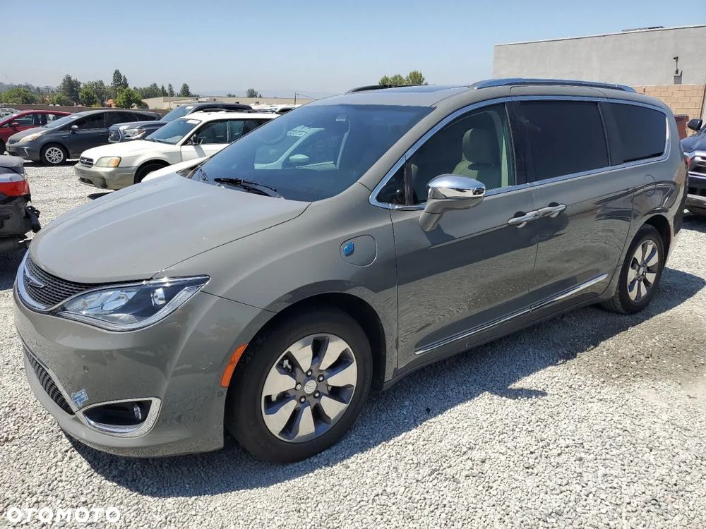 Chrysler Pacifica - 1