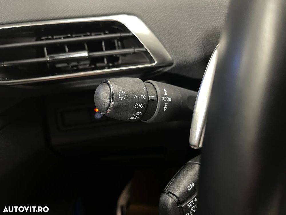 Peugeot 3008 225 e-EAT8 GT - 31